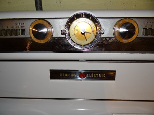 Property photo 127 - Personal Property Auction, Furniture, Glassware, Pictures, Kitchen Appliances, Household, Fishing Gear, Vintage Cameras, Electronics, Toys, Games